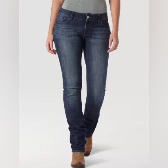 Wrangler Denim - Wrangler Essential Straight Leg Jeans